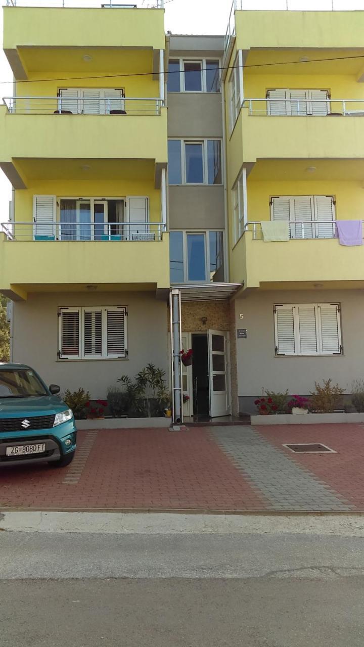 Apartments Diva Novalja Exterior photo